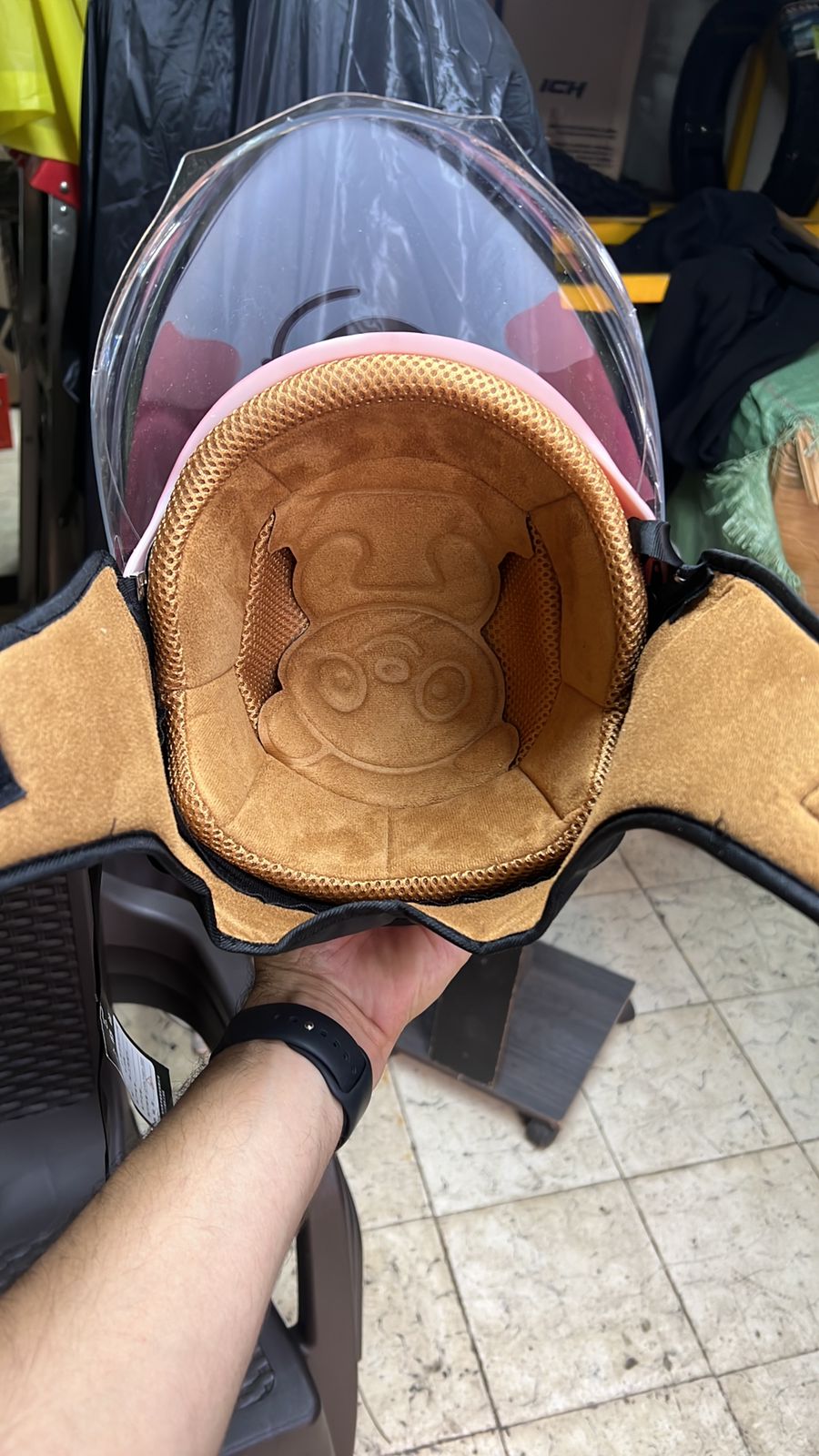 Casco crema estilo gatica