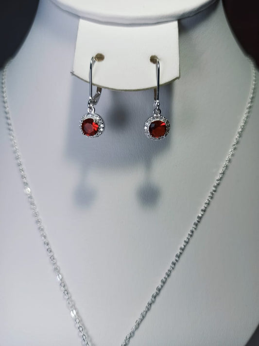 Cadena y Aretes Rojos: Belleza Atemporal en Plata