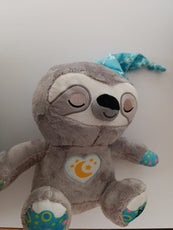peluche para bebé con detalles sensoriales, luces musicales y movimiento de respiración rítmica