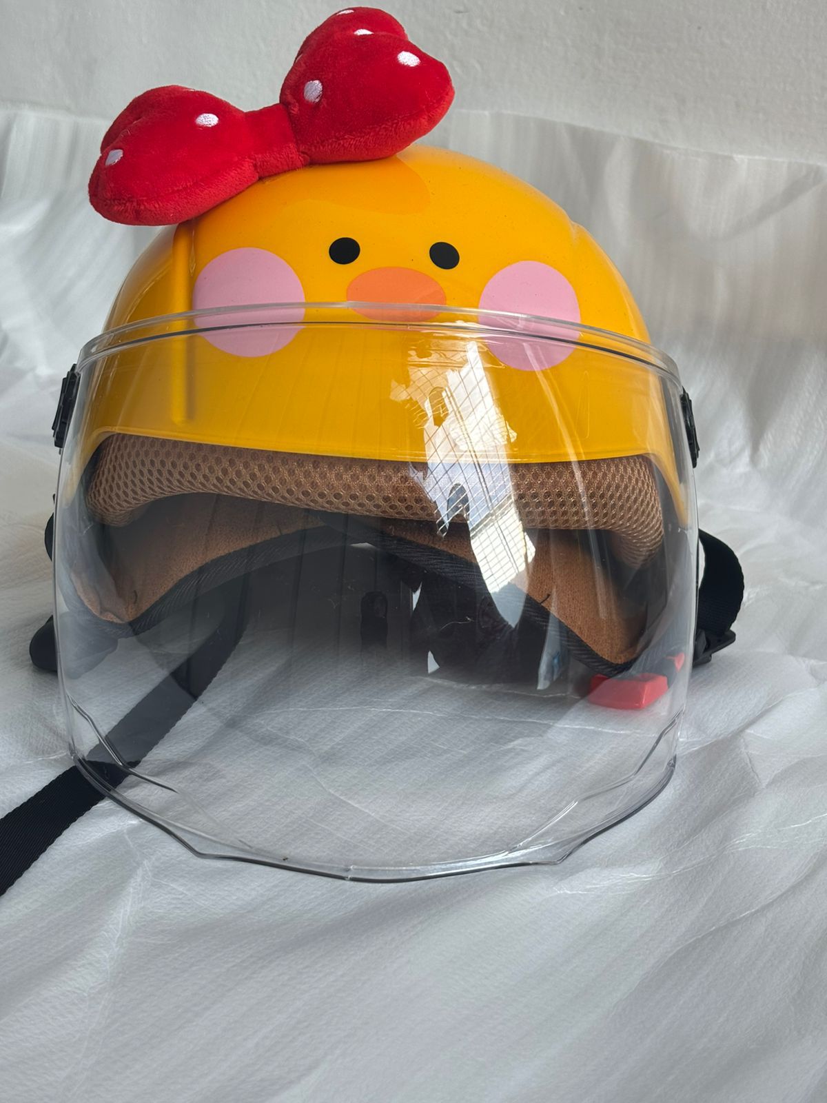 Casco amarillo estilo pollito