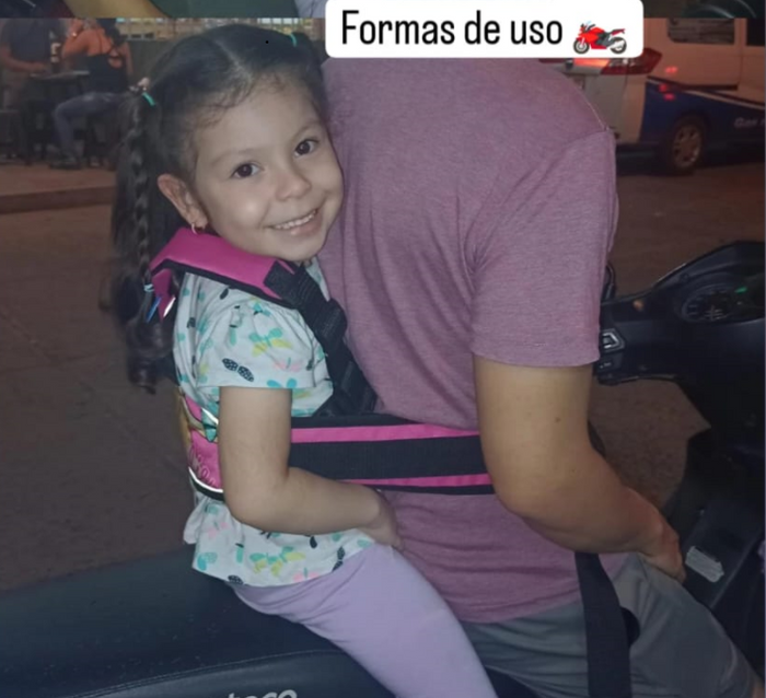 Niño atrás
