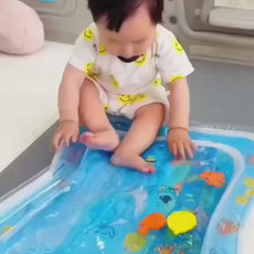 Bebe tapete  estimulacion con agua