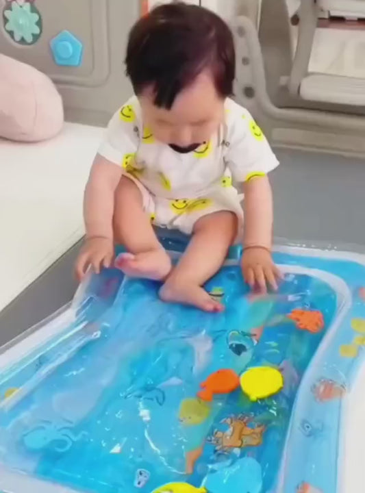 Bebe tapete  estimulacion con agua
